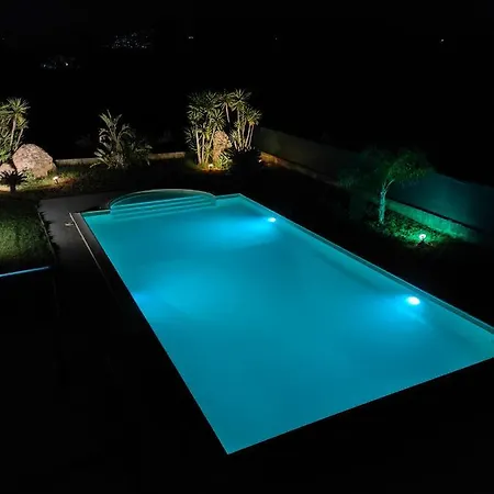 Deborah Relax In Piscina Villa